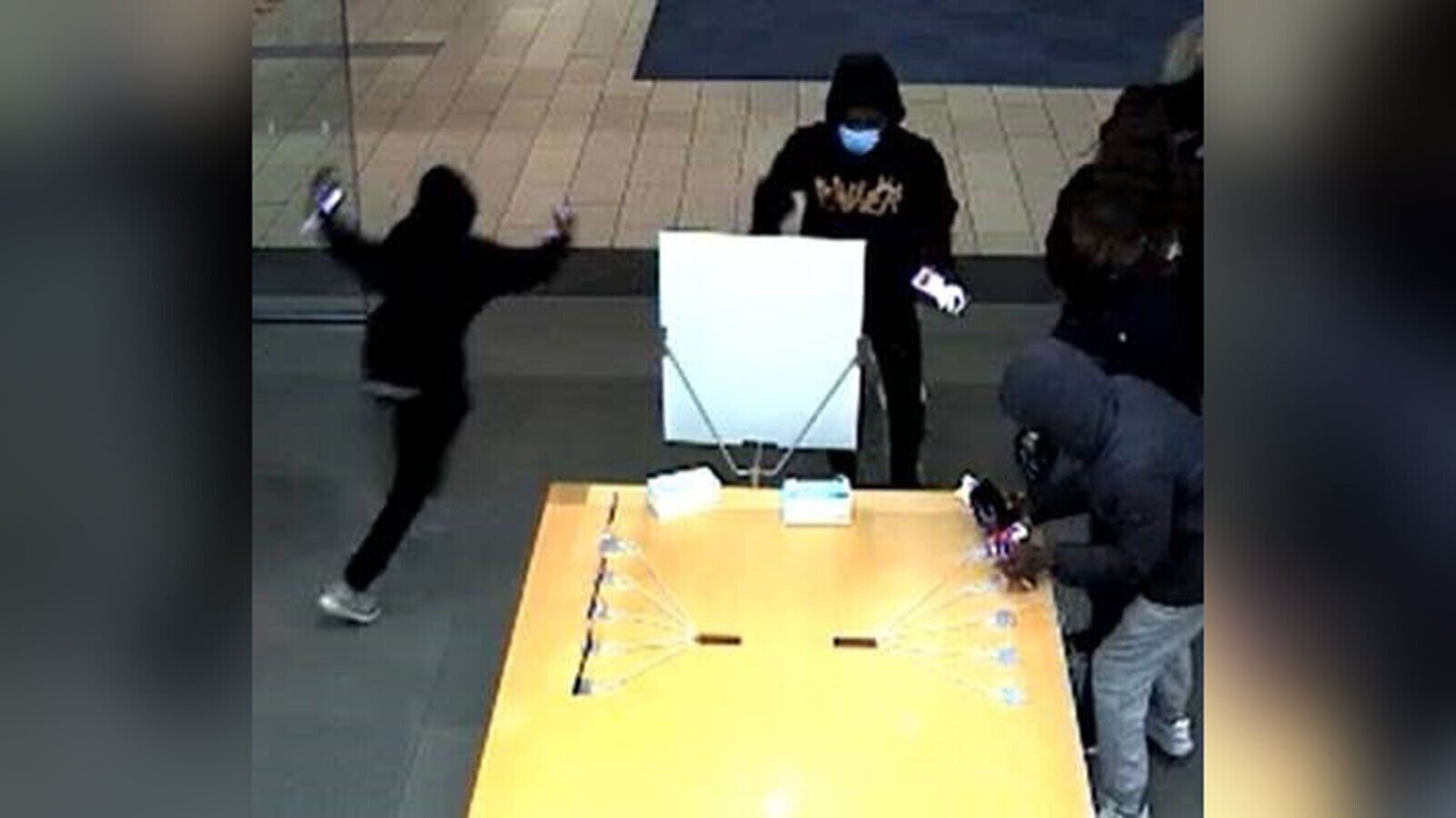 How law enforcement is trying to stop mob retail thefts